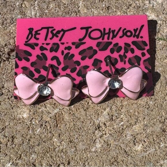 EARRINGS! Betsey Johnson Pink Bow Earrings BNWT - Picture 2 of 4